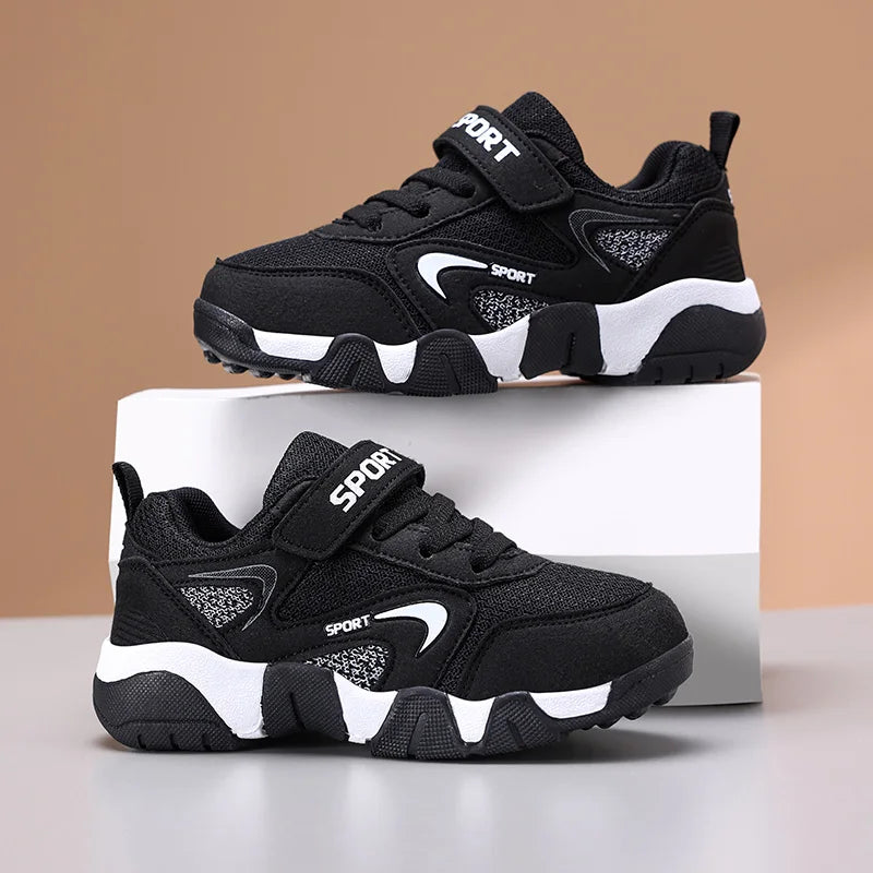 A pair of boys' sports shoes, with mesh upper, anti-slip and wear-resistant sole, and comfortable and soft upperFED-8877
