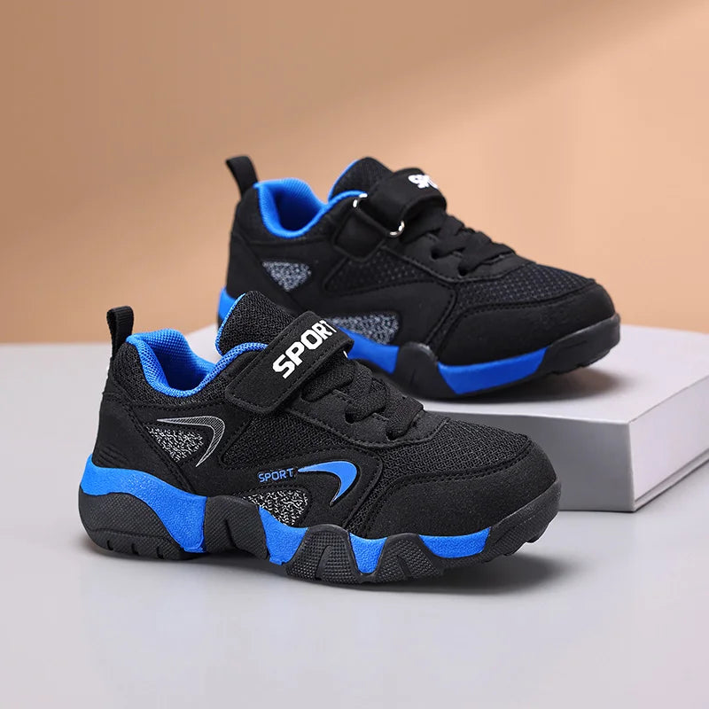 A pair of boys' sports shoes, with mesh upper, anti-slip and wear-resistant sole, and comfortable and soft upperFED-8877