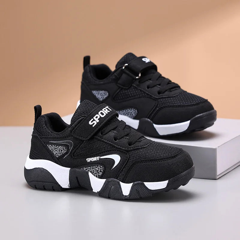A pair of boys' sports shoes, with mesh upper, anti-slip and wear-resistant sole, and comfortable and soft upperFED-8877