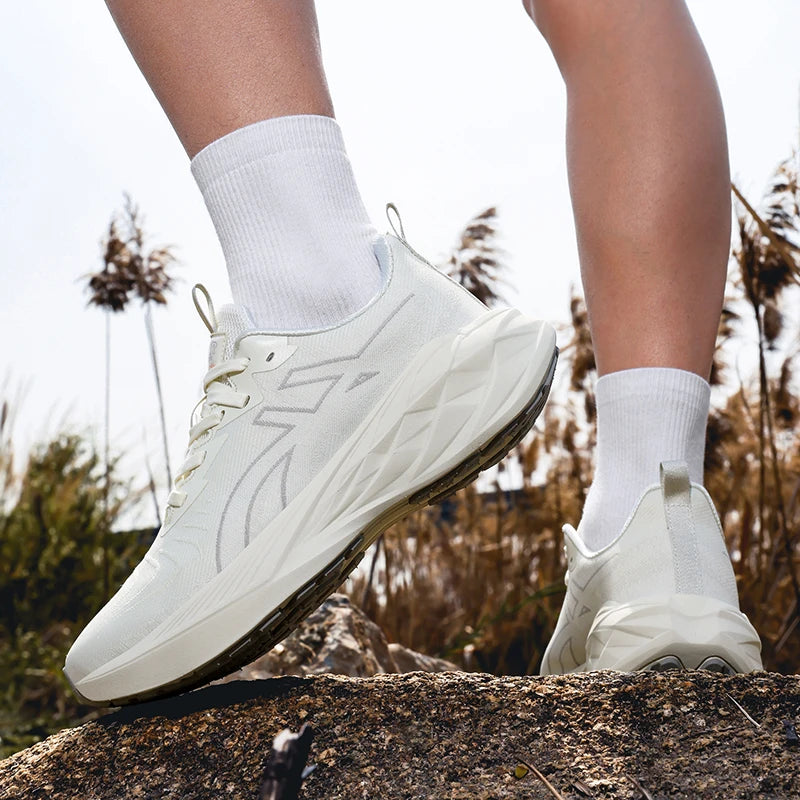 Men's sports shoes new casual comfortable fashion versatile thick soled wear-resistant breathable running leisure sports shoes