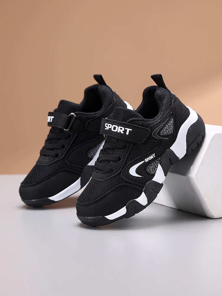 A pair of boys' sports shoes, with mesh upper, anti-slip and wear-resistant sole, and comfortable and soft upperFED-8877